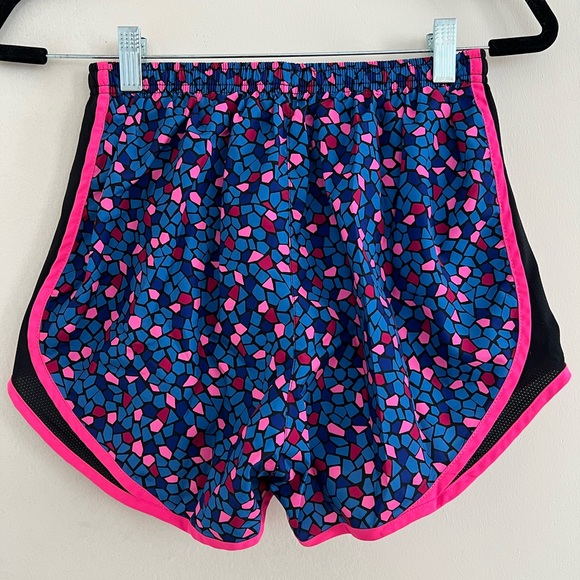 Women’s patterned Dri fit short - Picture 2 of 3